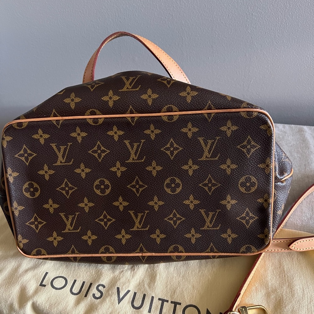 Louis Vuitton purse. - Picture 8 of 11